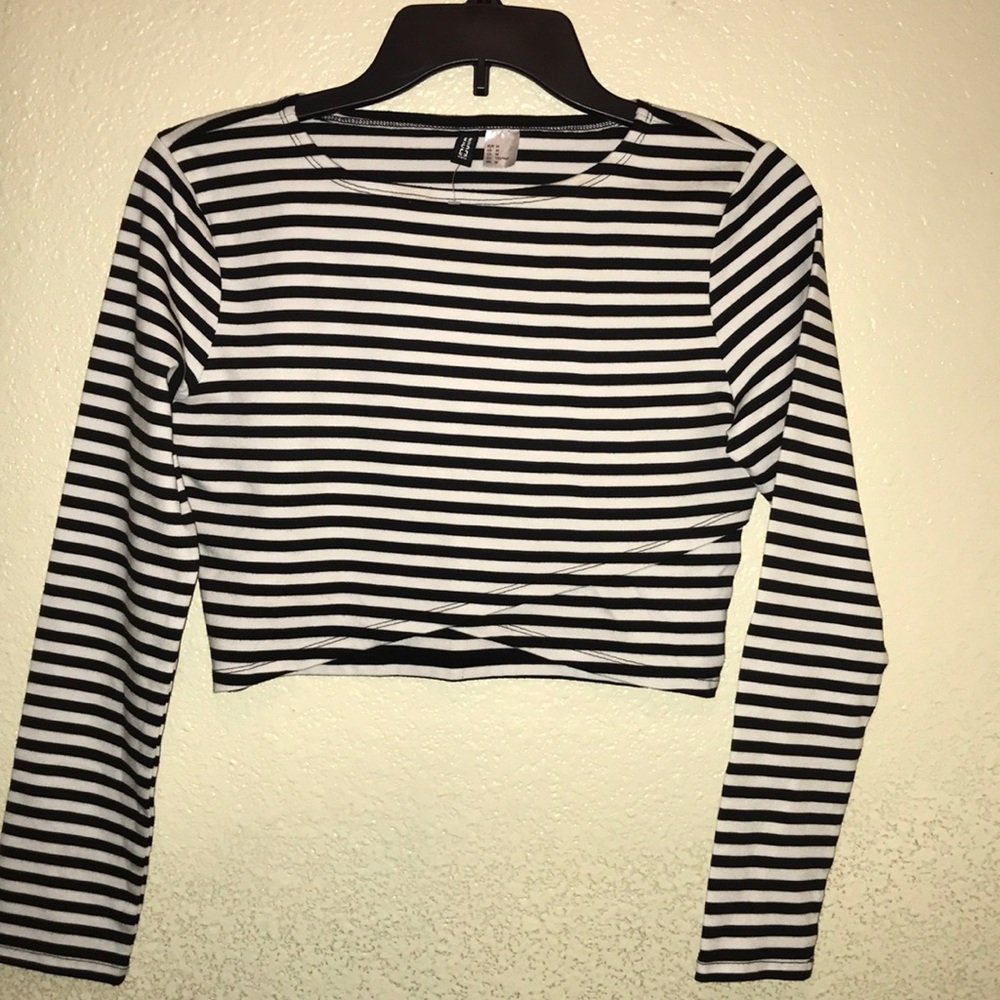 NWOT. H&M. Crop top